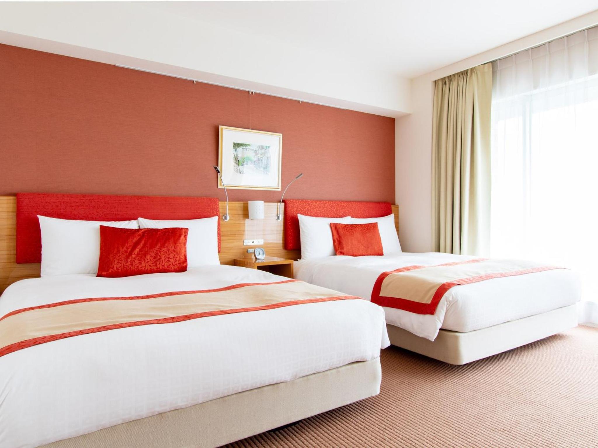 Deluxe, Twin Beds, Mountain View, Middle Floor
