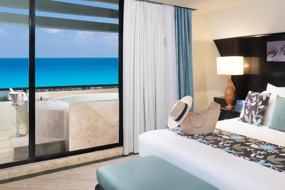 Pyramid at Grand Oasis All Inclusive 68/68