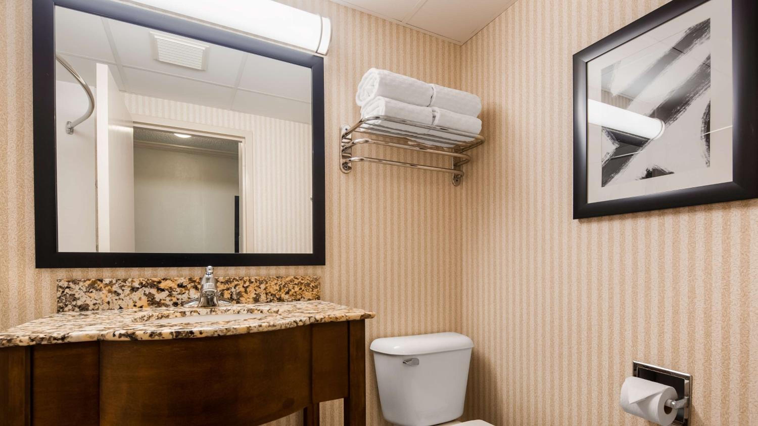 جناح بسرير كينج مع أريكة، Best Western Plus Morristown Conference Center 4/5