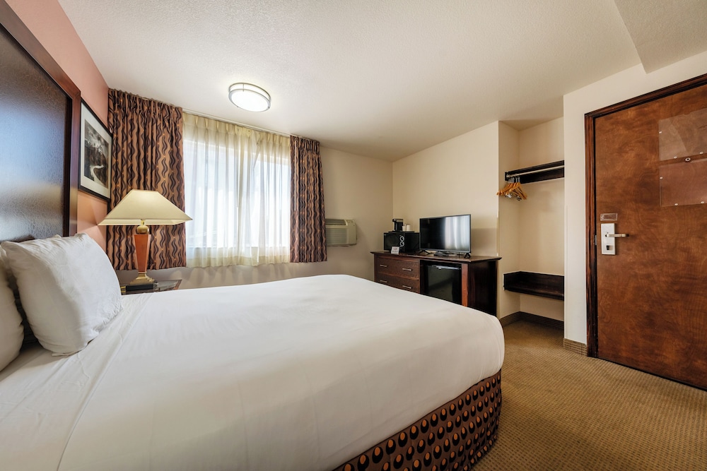 ROOM, QUEEN BED