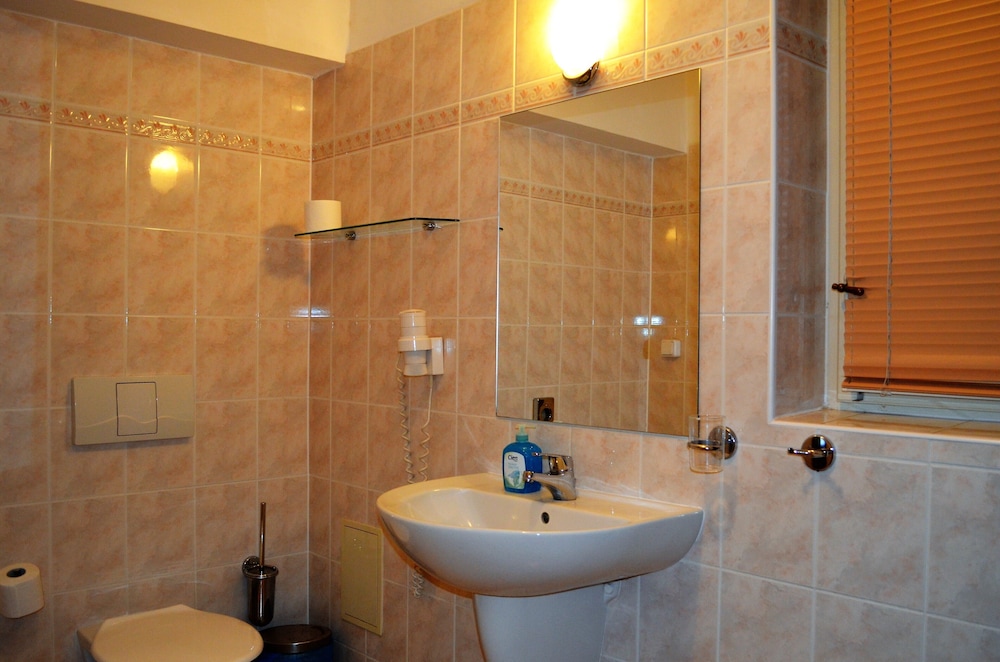 Hotel Petr 62/64