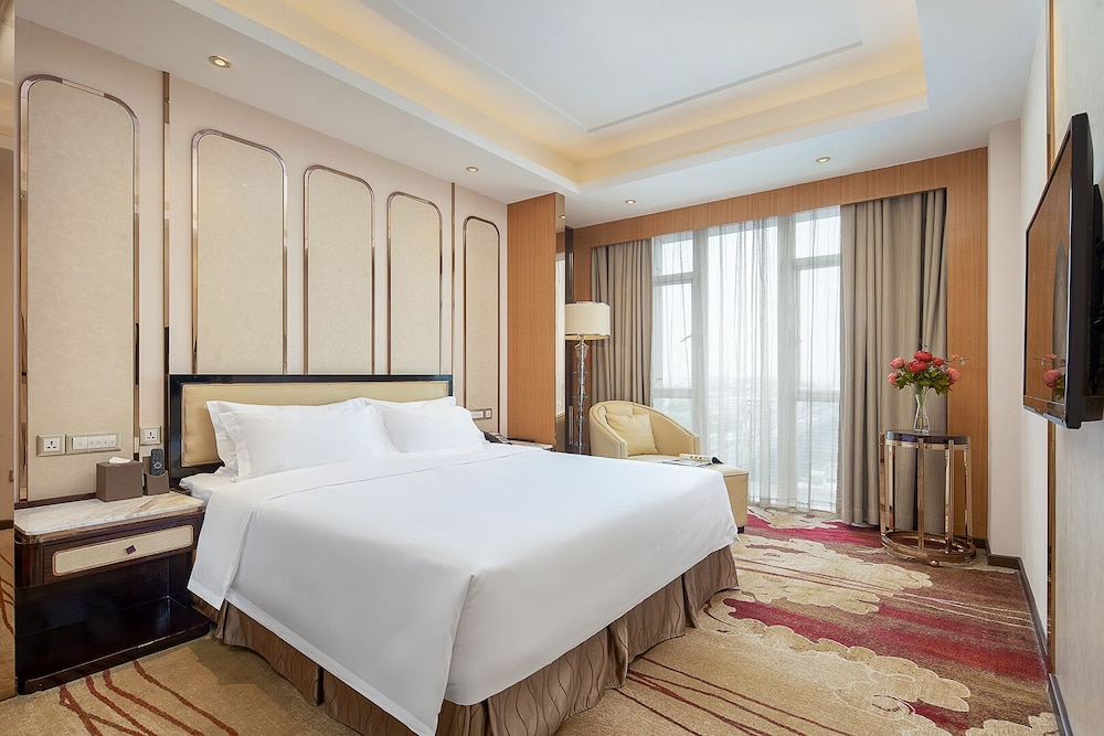 Manguo International Hotel 11/40