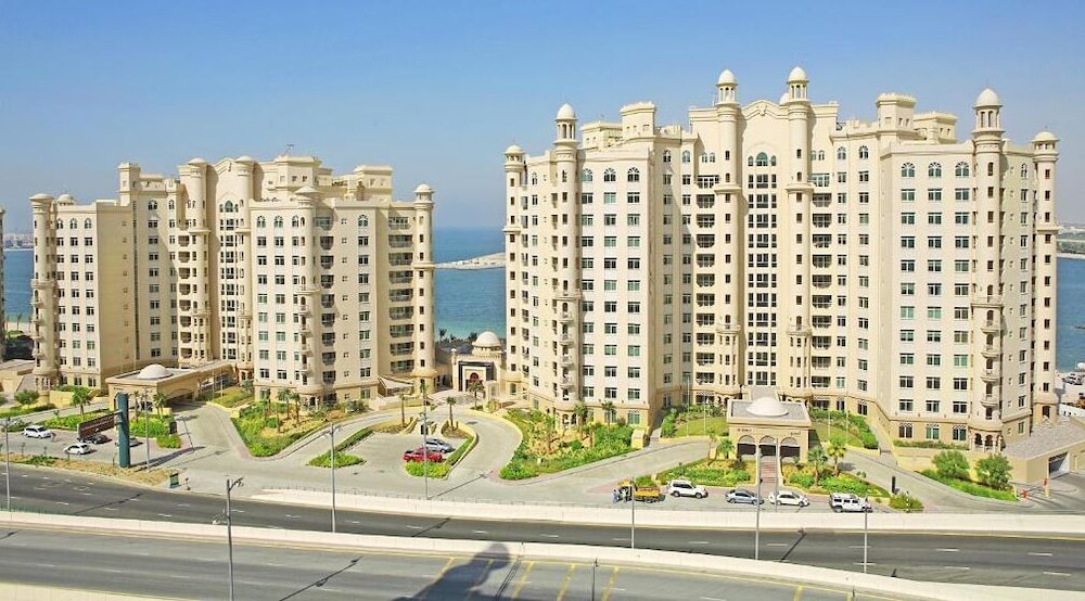Royal Club Palm Jumeirah by Royal Vacation Homes Rental in DUBAI