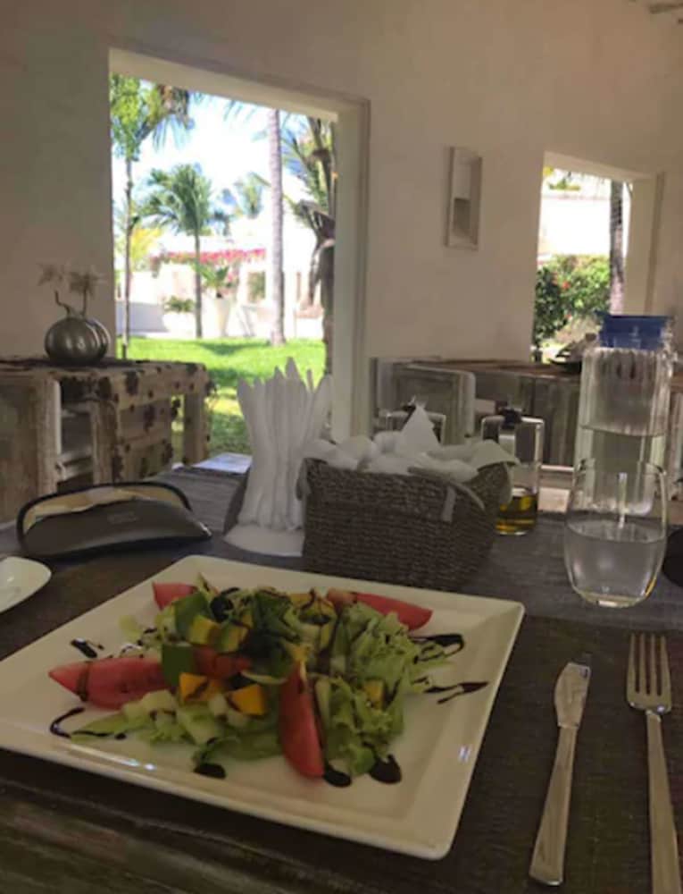 The Villa Luxury Suites Hotel 26/43
