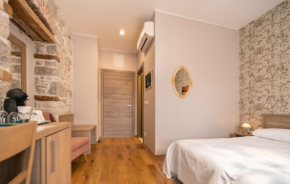 Tifani Luxury Rooms 21/50