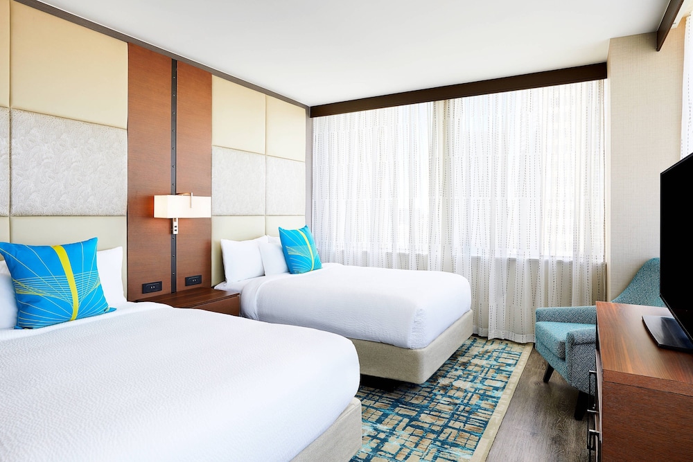 1 Bedroom, Suite, 2 Queen Beds, Sofa