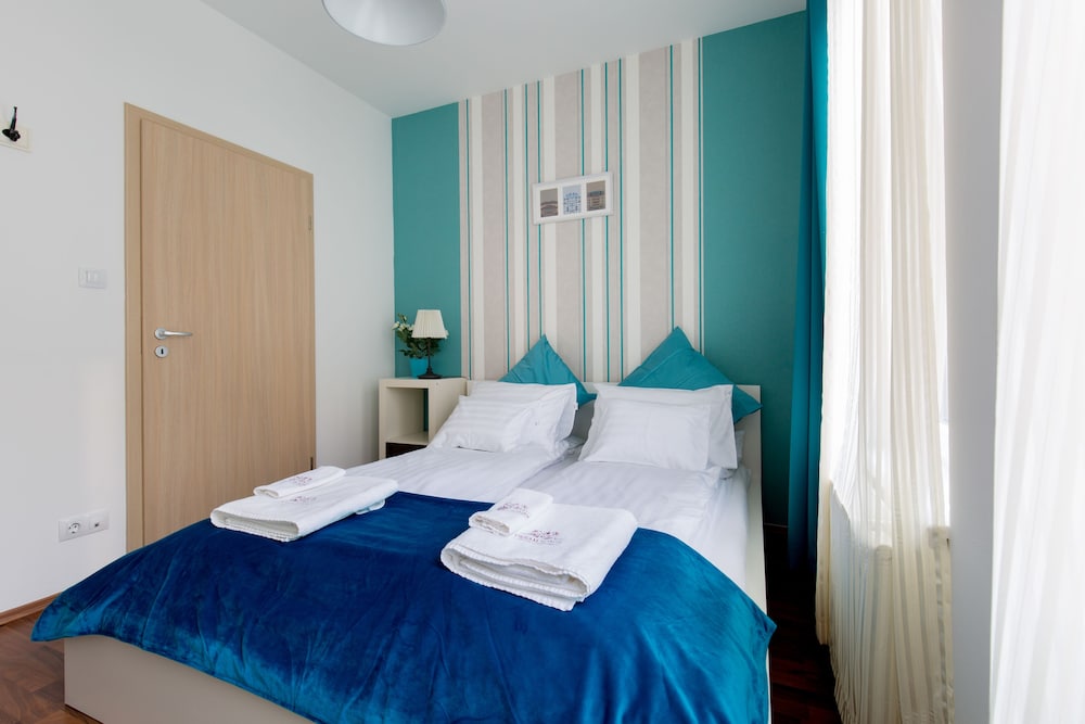 SUN RESORT APARTMENTS 8/33