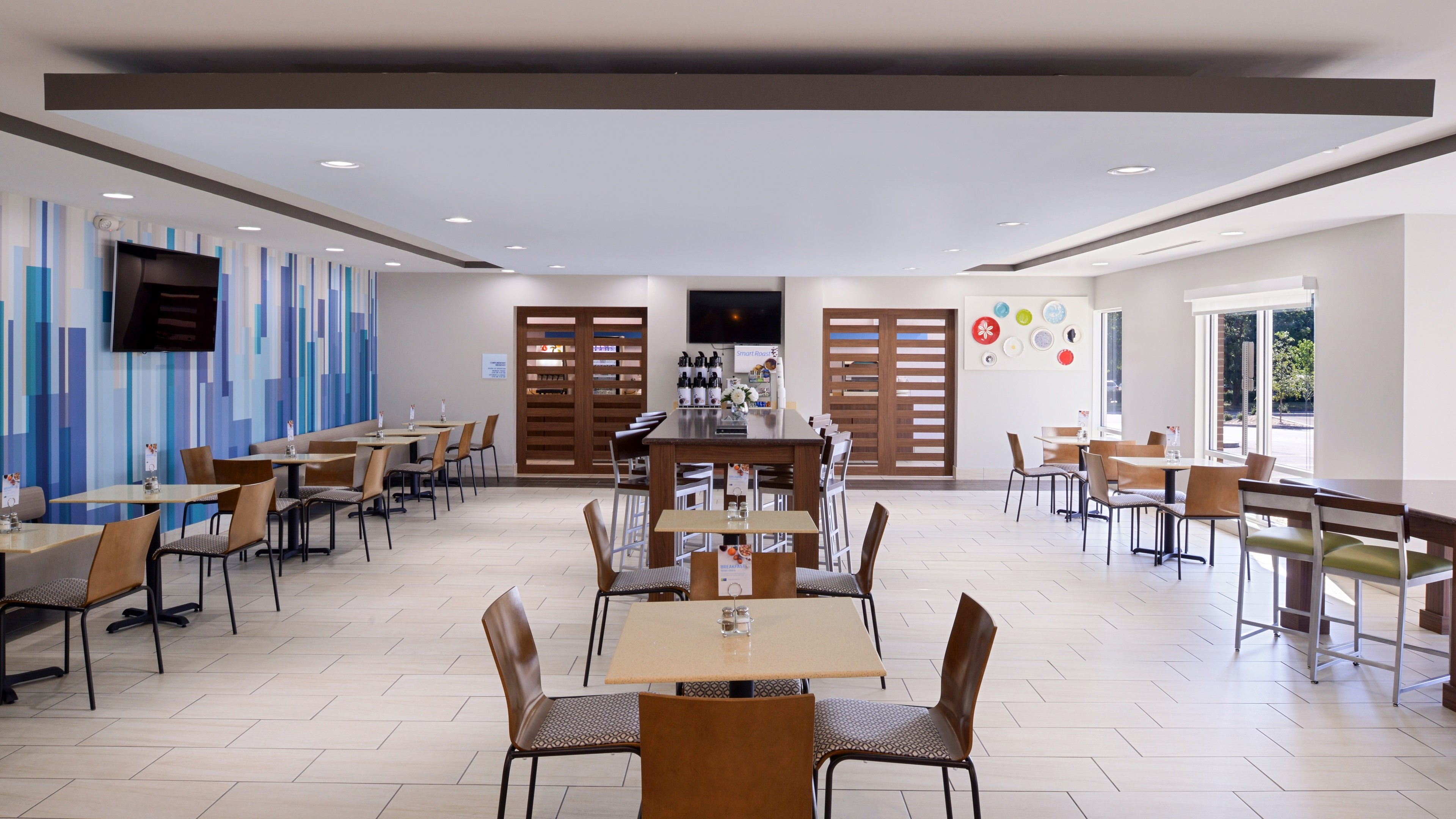 Holiday Inn Express & Suites Lexington - Hamburg Area 34/47