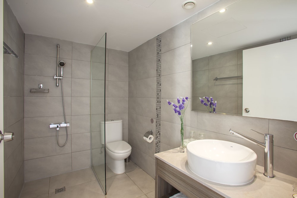 Limanaki Beach Hotel & Suites 9/36