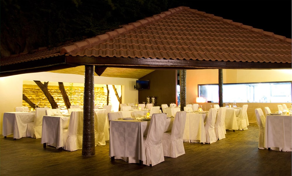 The Rhino Resort Hotel Spa 40/48