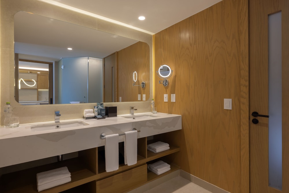1 Bedroom, Diamond Club, Presidential, Luxury, Suite, King Bed, Ocean Front, Sofa، Royalton Splash Riviera Cancun, An Autograph Collection All-Inclusive Resort 5/7