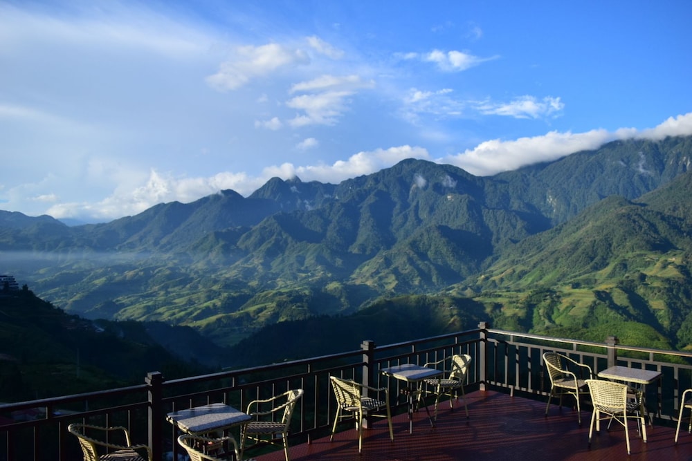Phuong Nam Mountain View Hotel 27/35