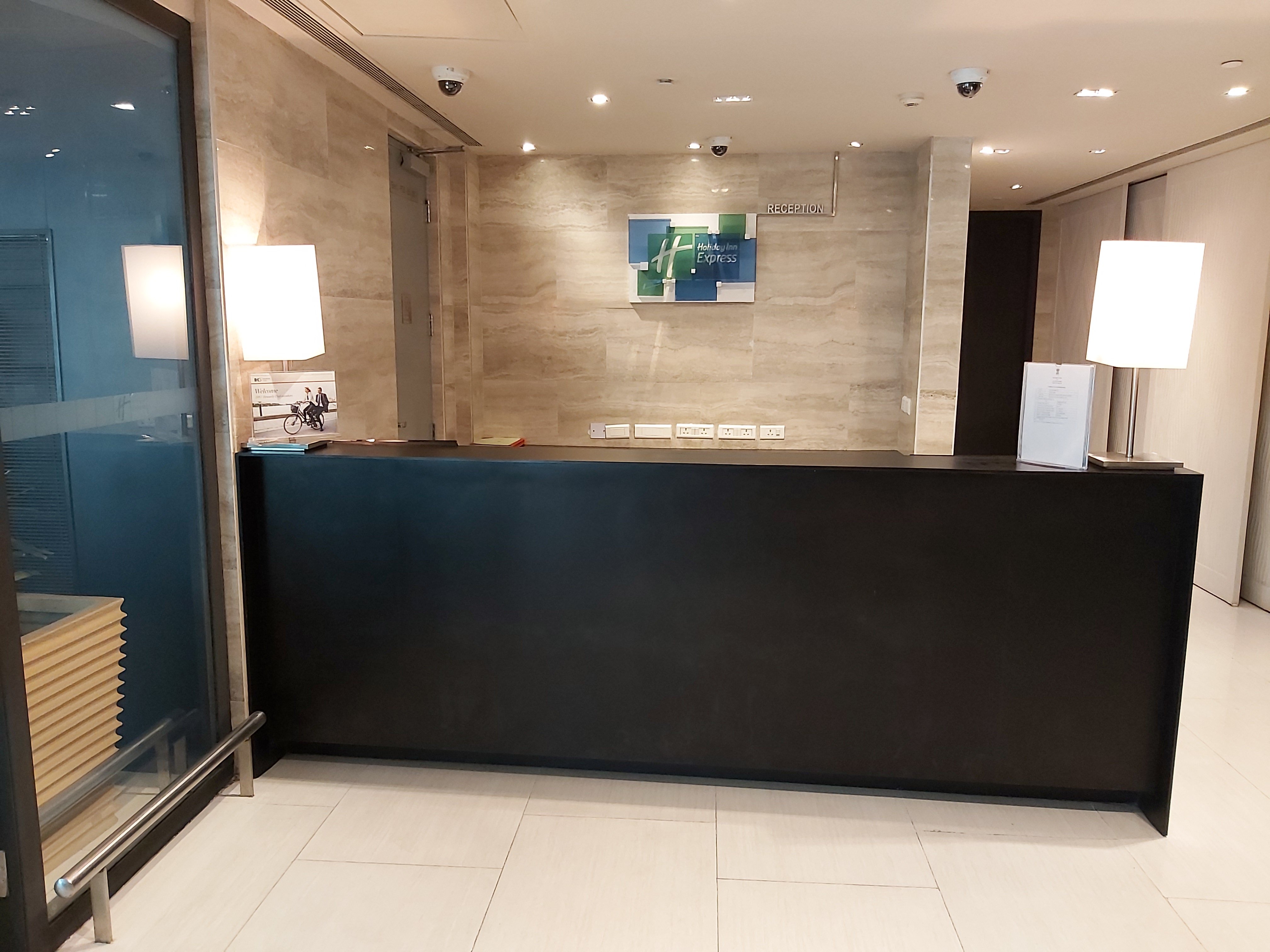 Holiday Inn Express New Delhi International Airport Terminal 3 Terminal Hotel 2/44
