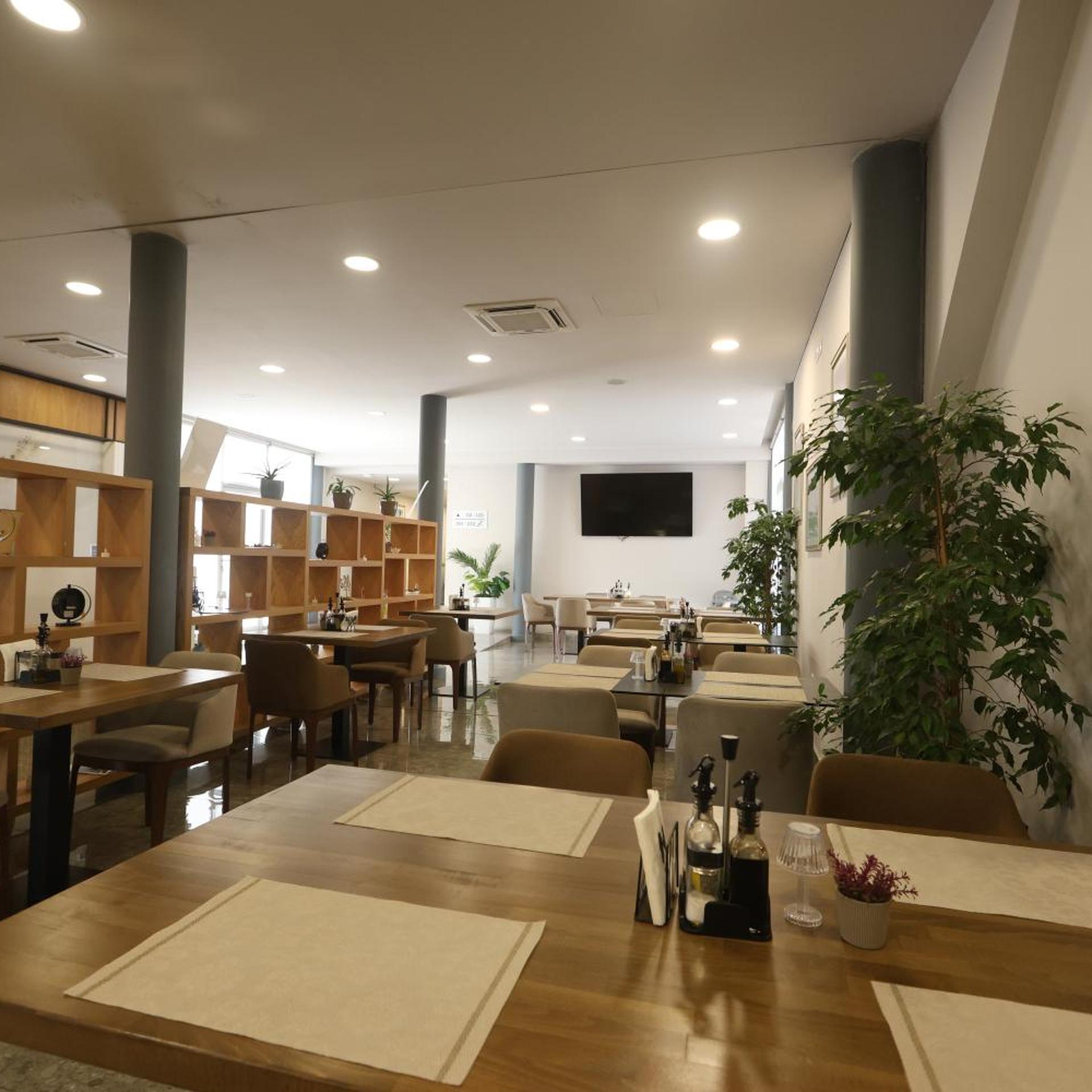 Metro Hotel Terminal 42/62
