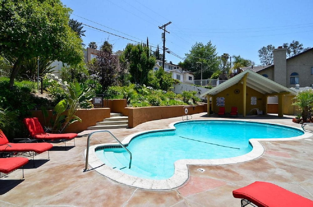 Best Western Woodland Hills Inn 8/37
