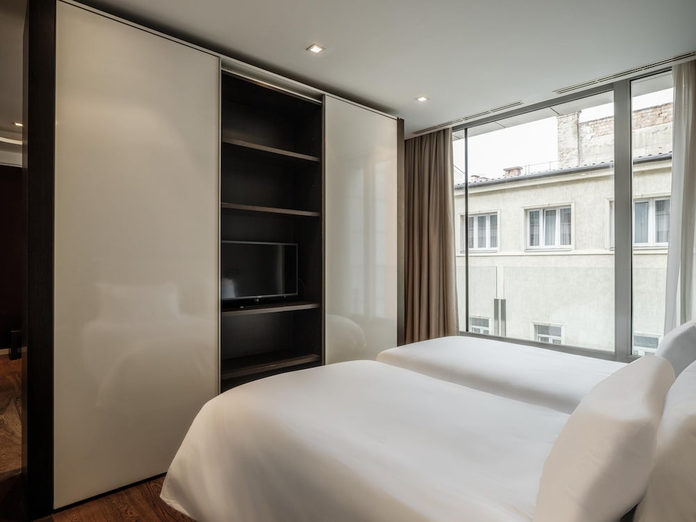 1 BEDROOM, APARTMENT