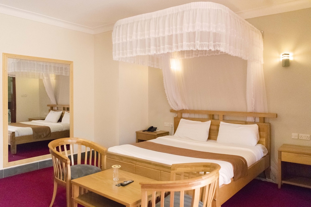 Cephas Inn 33/66