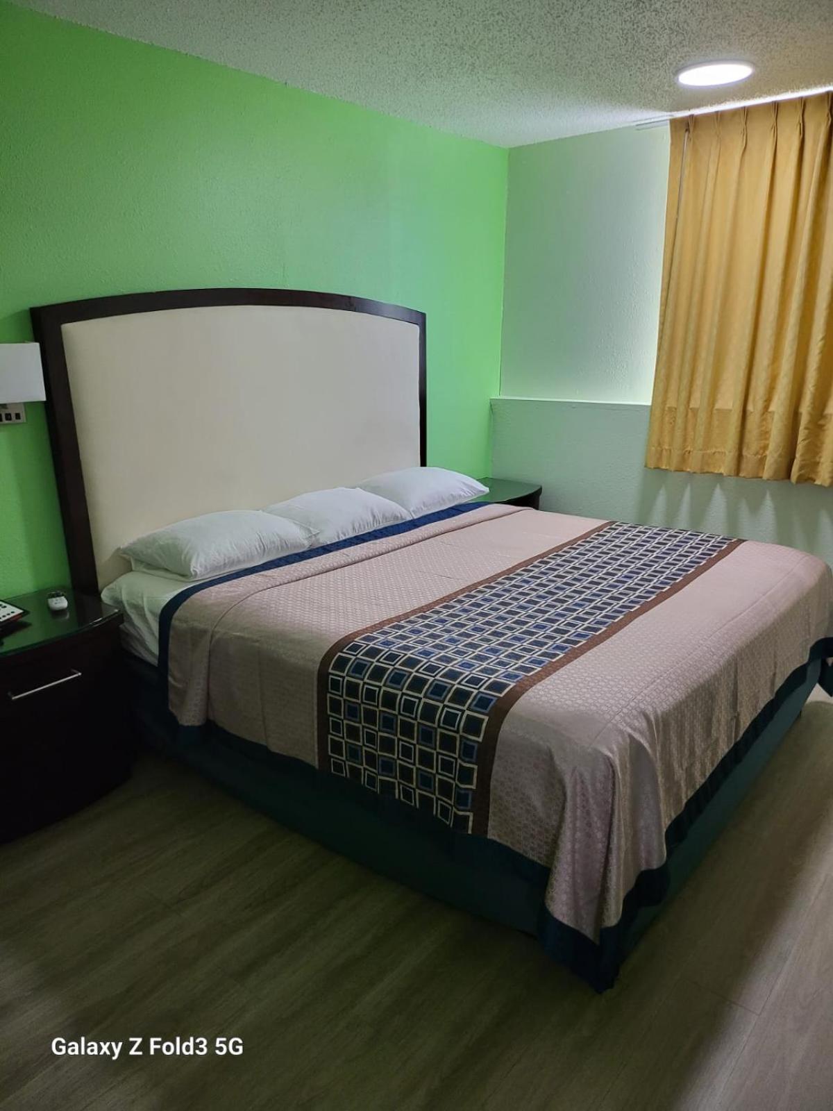 Room, King Bed