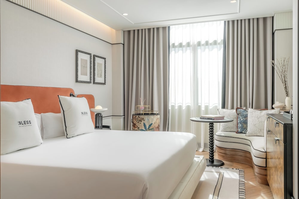 DELUXE, CITY VIEW, CORNER