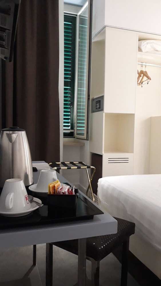 Crosti Hotel And Residence 26/45