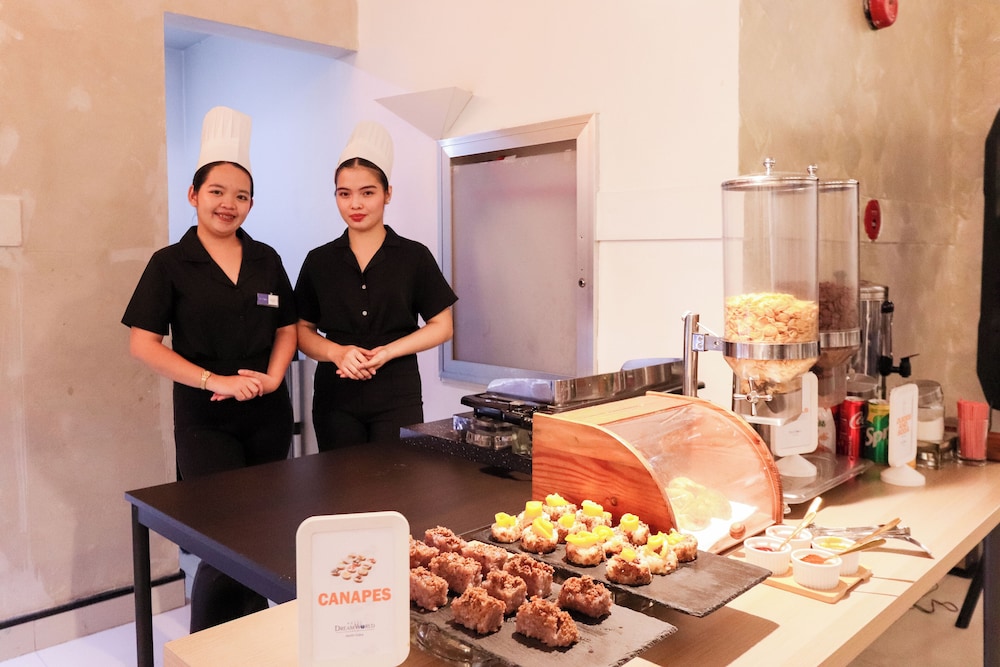 Icon Hotel North Edsa 5/65