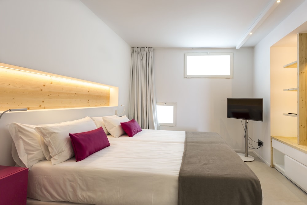 One Ibiza Suites 10/50
