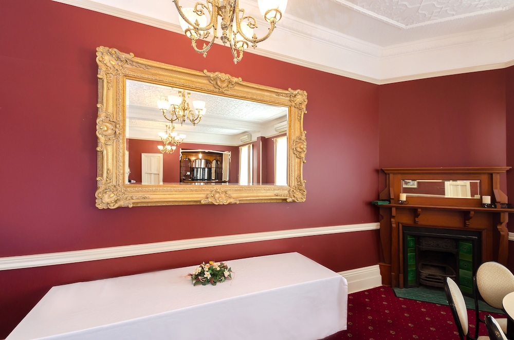 Criterion Hotel Warwick 40/43