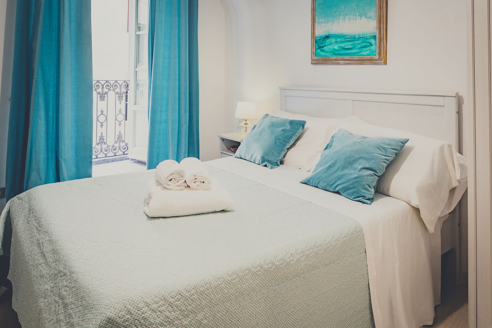 BASIC, QUEEN BED