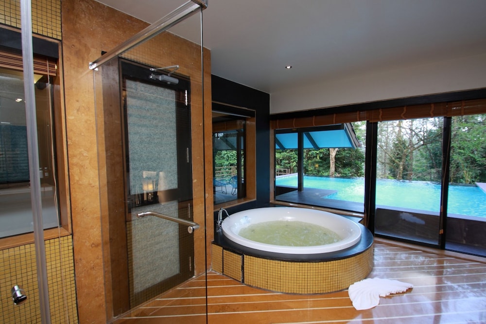 The Ibnii Spa Resort 48/48