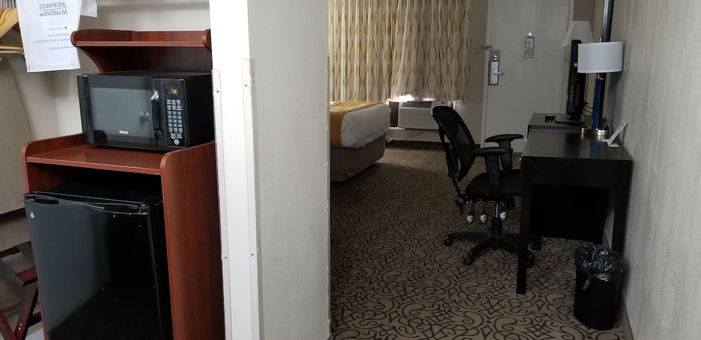 Days Inn & Suites by Wyndham Trinidad 34/41