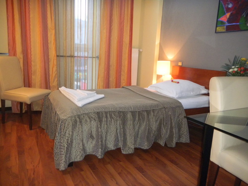Tania Frankfurt Hotel Bucharest 20/48