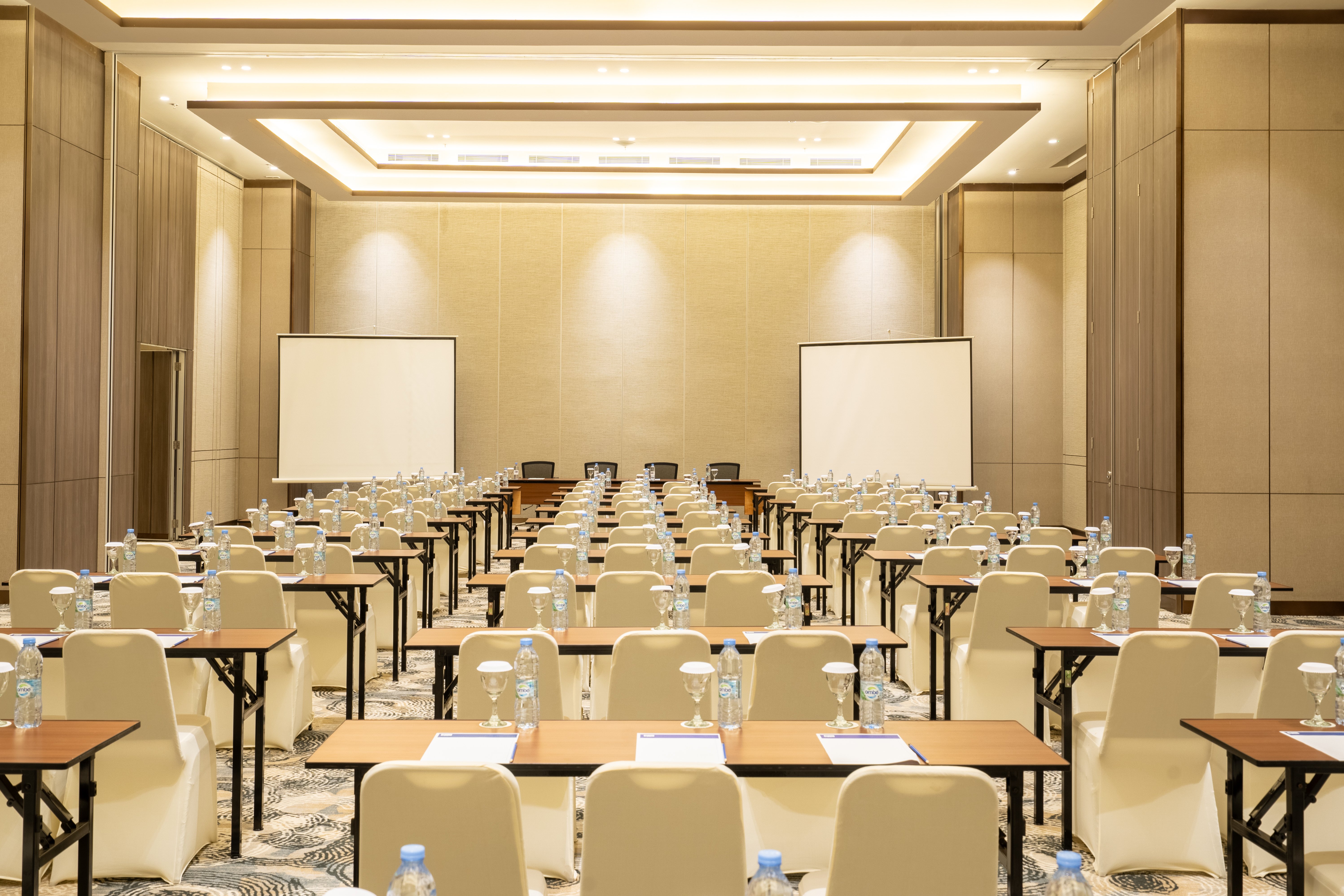 Holiday Inn Express and Suites Banjarmasin 10/12