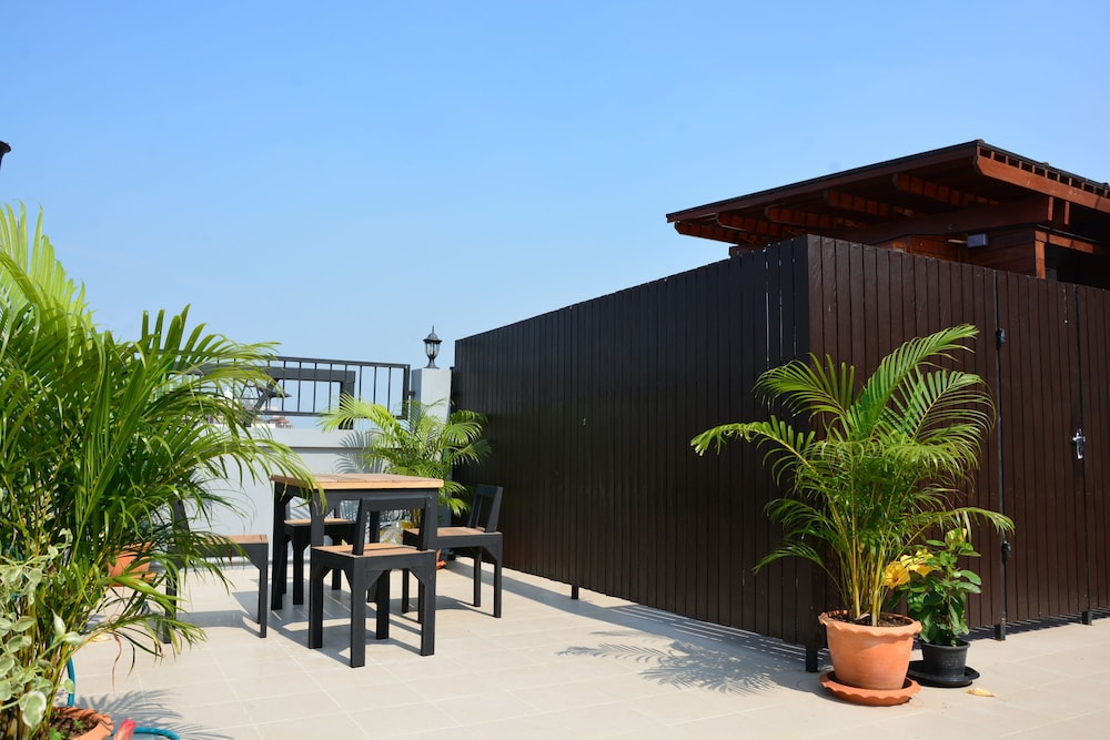 Adamaz House 57/60