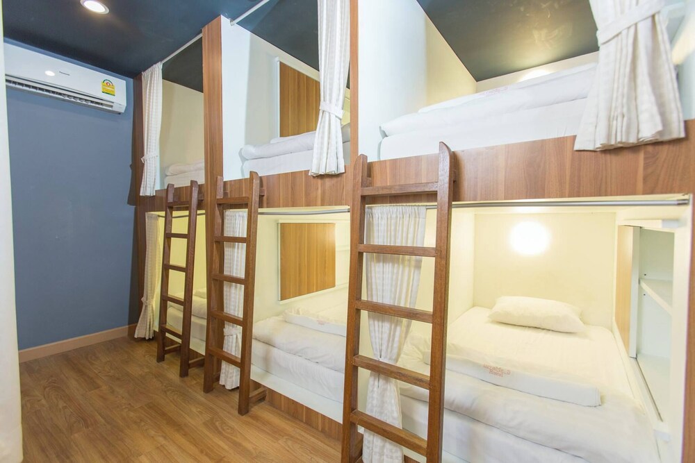 Give Me 5 Hostel 13/32