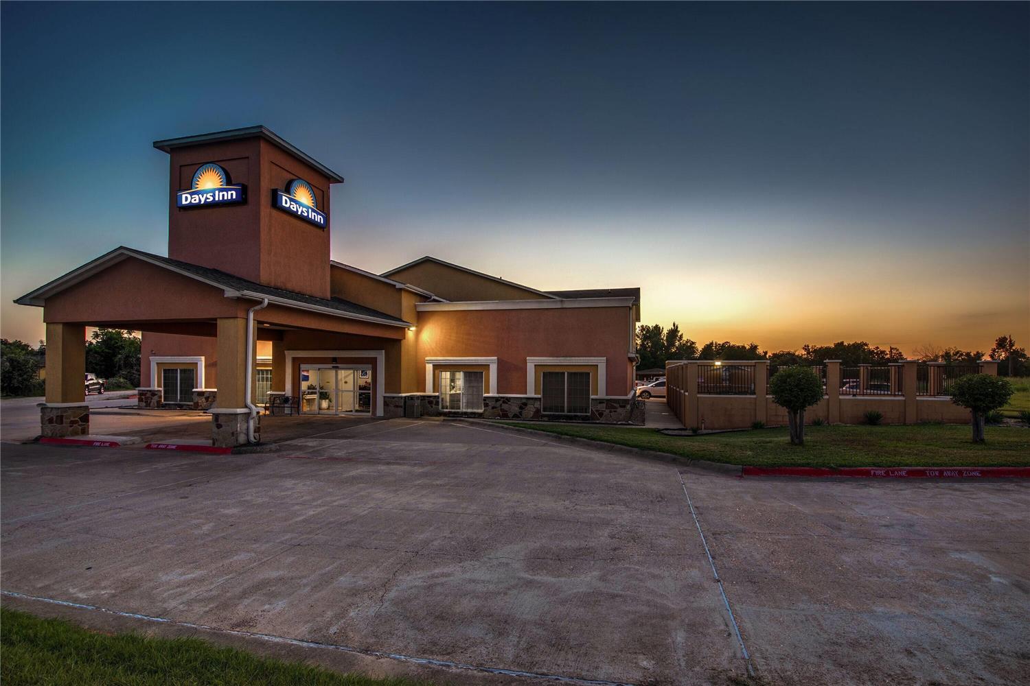 Days Inn by Wyndham Rockdale Texas 2/16