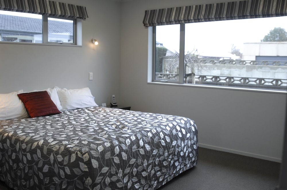 295 On Tay Motel 14/51