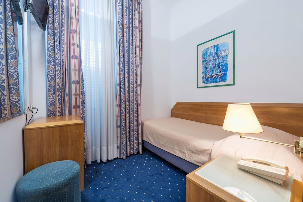 Hotel Komodor 43/63