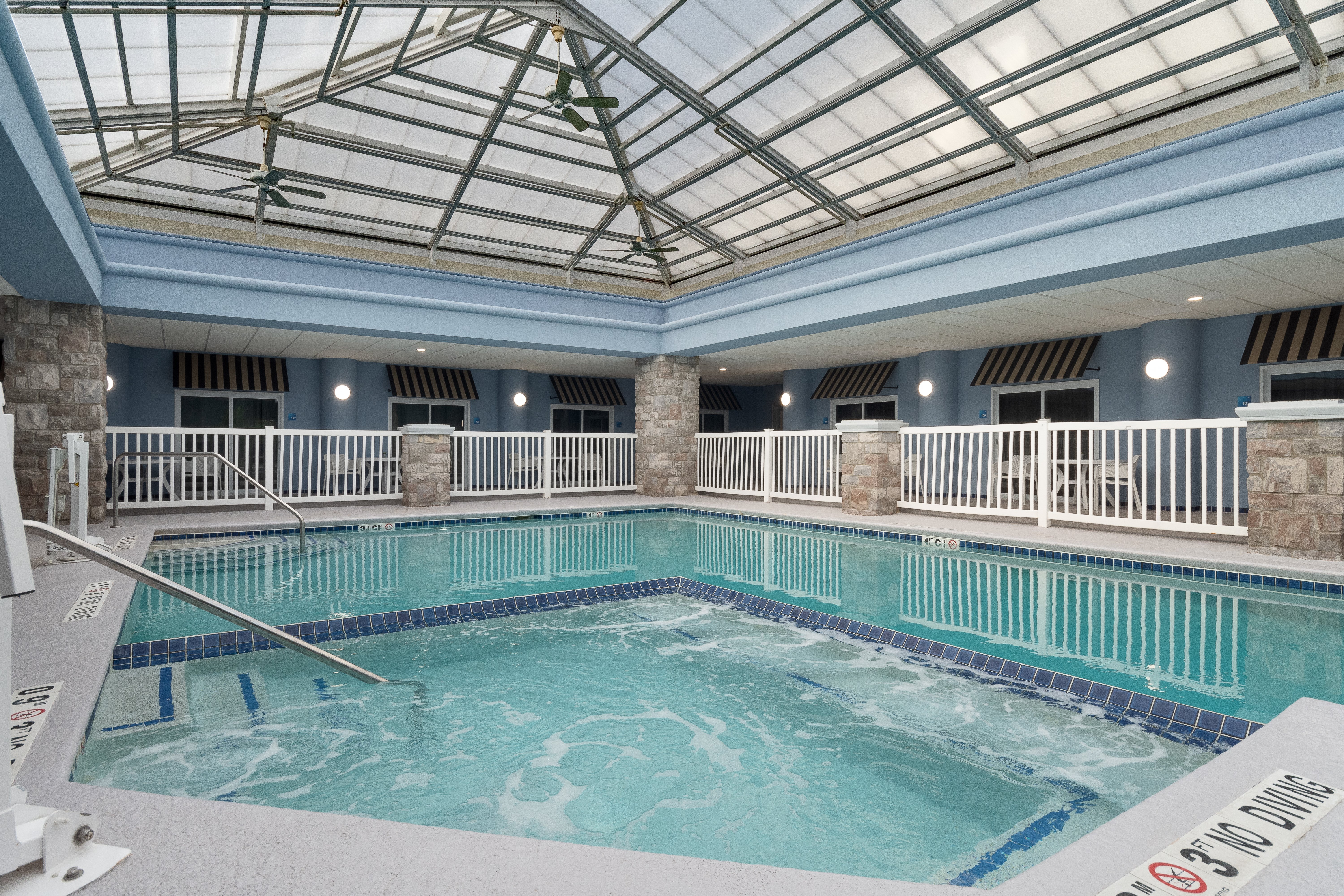 Holiday Inn Express Hotel Suites Saginaw 52/76