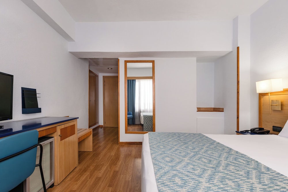 ROOM, SINGLE, DOUBLE BED