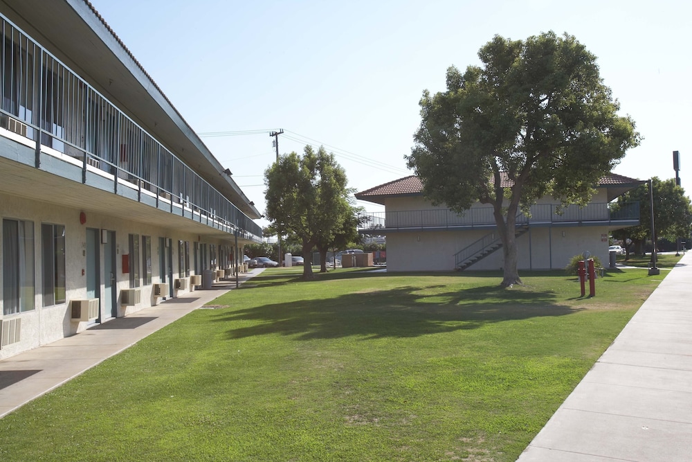 Days Inn By Wyndham Bakersfield Ca 44/55
