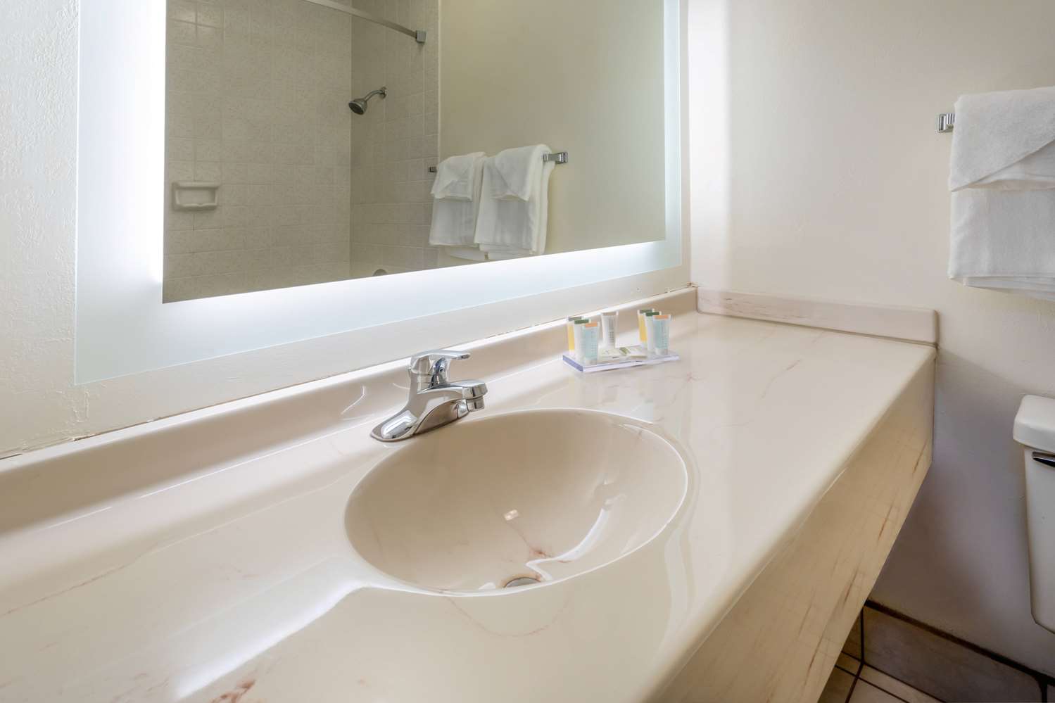 Super 8 by Wyndham Wooster 17/19