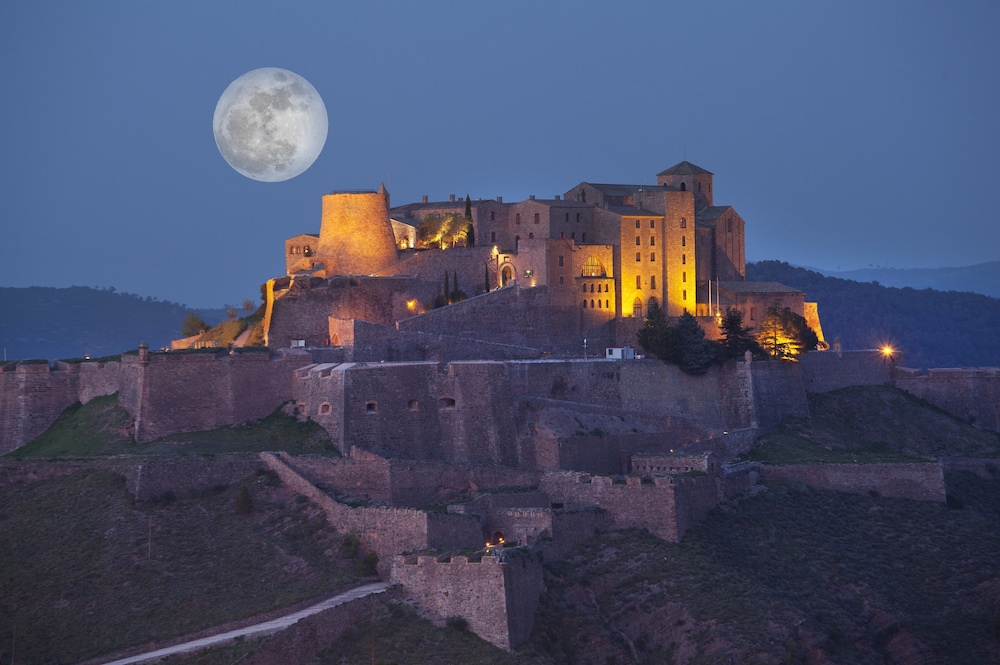 Parador De Cardona 1/32