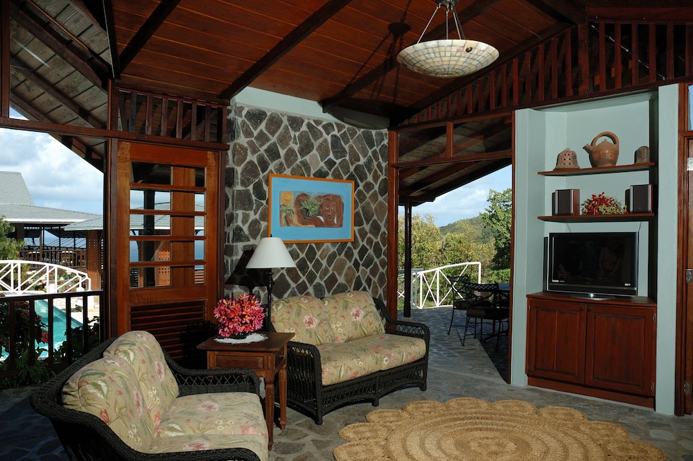 SPRING HOUSE BEQUIA 25/50