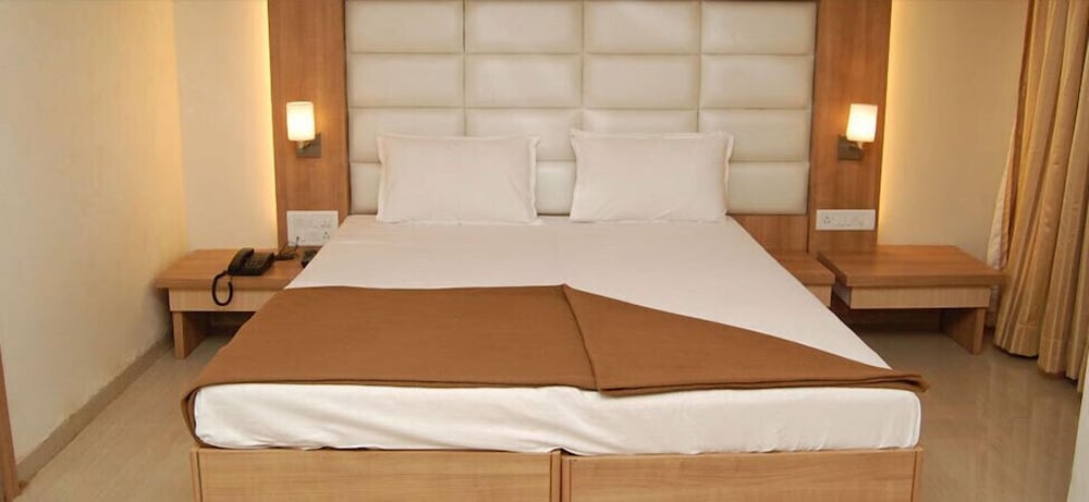 Hotel Aishwarya Residency 8/17