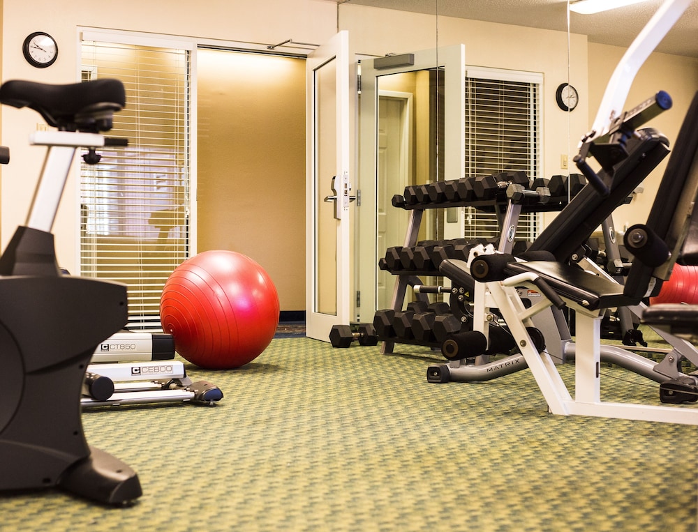 Candlewood Suites Syracuse-Airport 39/75