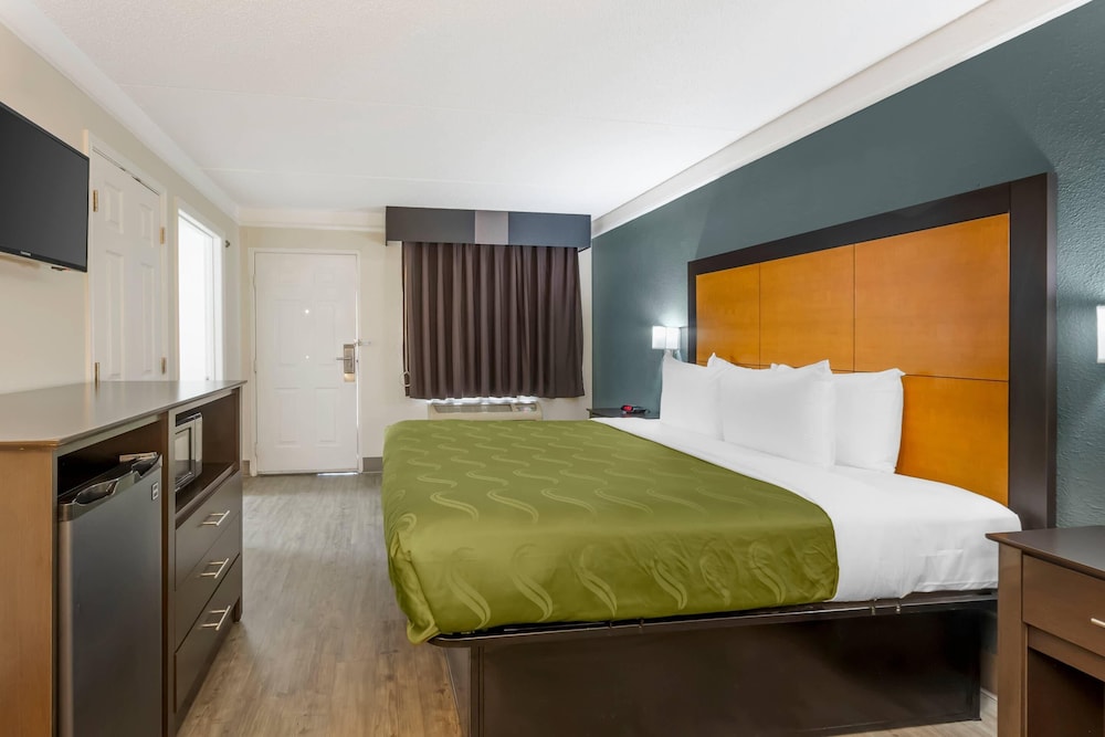 ROOM, KING BED, ACCESSIBLE