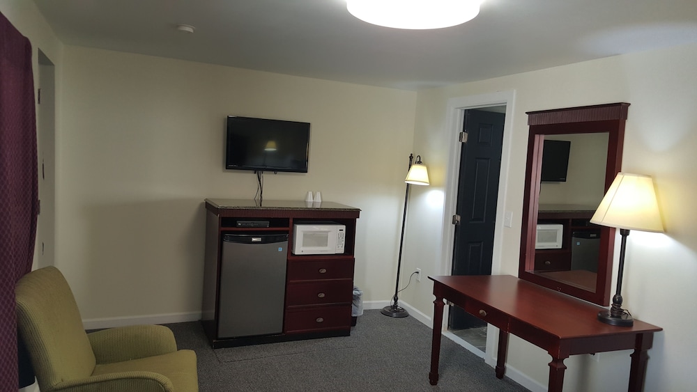 Pleasant Hill Motel 17/19