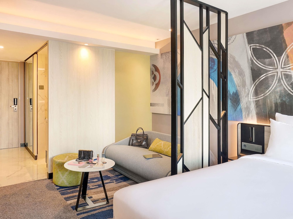 DELUXE, STUDIO, TWIN BEDS