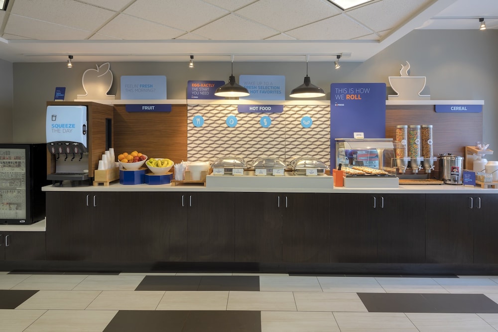 Holiday Inn Express & Suites Tilton 11/41