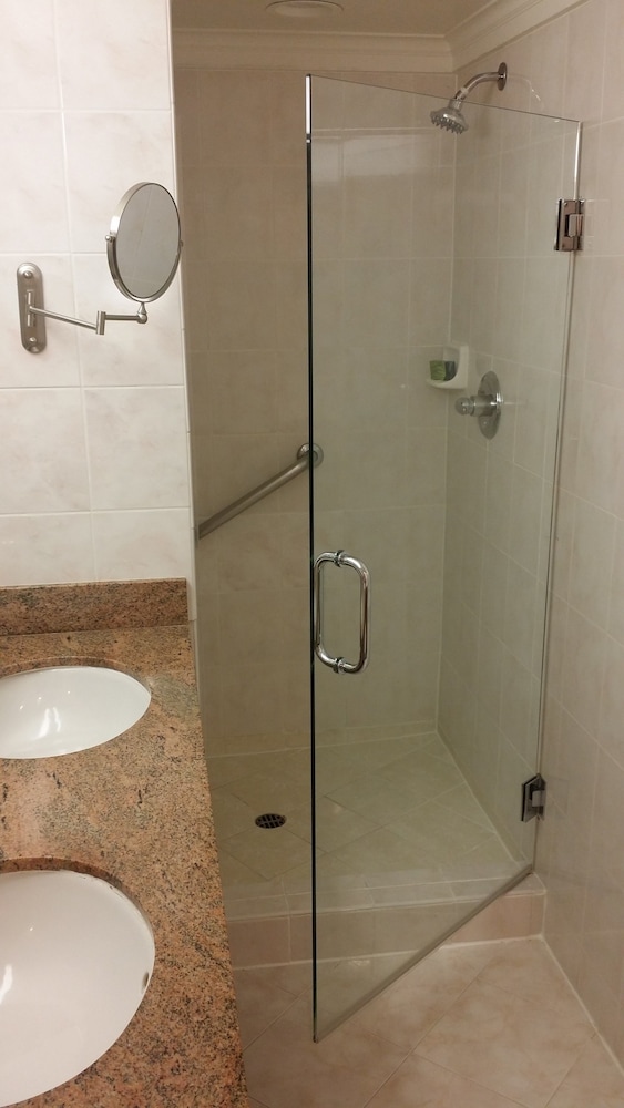 Best Western Plus Sunset Plaza Hotel 41/83